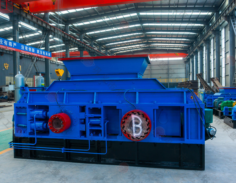 砂石廠需要什么設(shè)備，出料1-3mm對(duì)輥破碎機(jī)廠家